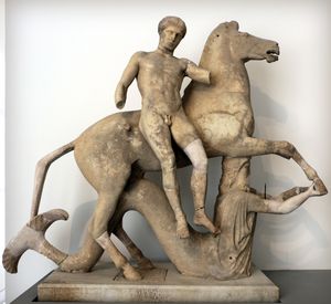 트리톤의 지원을 받는 쌍둥이, 로크리안 조각 그룹 (기원전 5세기 후반)