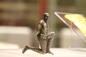 수에비 매듭을 한 포로 (루마니아 국립 역사 박물관)