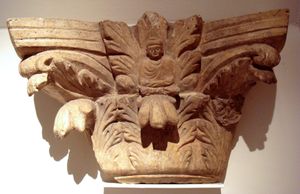 기메 미술관에 있는 간다라 코린트 양식 기둥머리의 부처 형상, 파리, 건축가 미상, 3-4세기