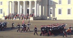 올드 칼리지 앞에서 열린 제149회 군주 퍼레이드