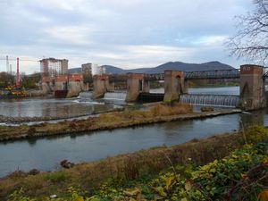 하이델베르크 비블링겐 제방의 네카어 강 횡단 제방 다리 (1925년 건설)