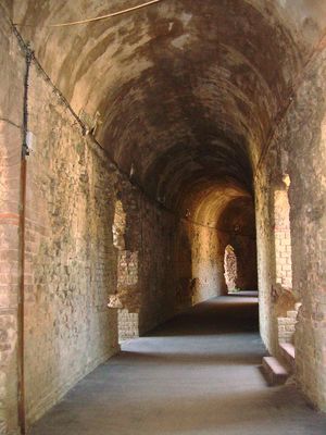 프레쥐스의 로마 원형 극장 유적.