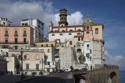 성 마리아 막달레나 단과대학 교회 전경