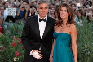 엘리사베타 카날리스와 조지 클루니 (제66회 베네치아 국제 영화제 (2009)에서)