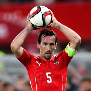 2015년 9월 UEFA 유로 2016 예선 몰도바전에서 스로인하는 푸흐스