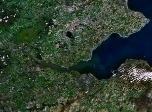 포스 만과 주변 지역의 위성 사진