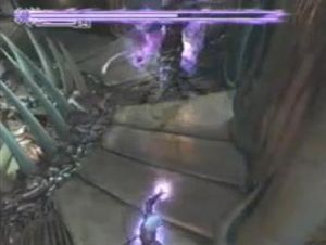 주베이가 오니무샤 상태에서 겐마 '긴감팟'을 공격하는 모습. 왼쪽 아래 보라색 막대가 사라지면 쥬베이는 다시 인간 형태로 돌아온다.