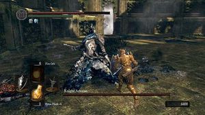 Dark Souls}}은 높은 난이도로 유명하며, 여기에는 게임의 심연의 아르토리우스 확장팩의 보스전이 나와 있다.