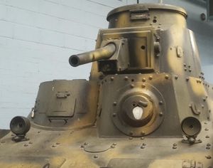 독특한 버블 모양의 지휘관 큐폴라가 있는 일본 91식 하고 경전차의 포탑