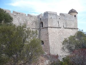 사보이 공작 에마누엘 필리베르에 의해 건설된 몽 알방 요새