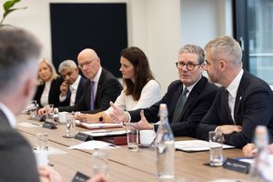 국가 및 지역 협의회 회의 모습. 영국 총리, 스코틀랜드, 북아일랜드, 웨일스 수석 장관과 잉글랜드 지역 시장이 참여한다.