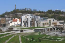 스코틀랜드 의회 건물(Scottish Parliament Building)은 에든버러 홀리루드(Holyrood, Edinburgh)에 위치하며 스코틀랜드 의회의 의사당이다.