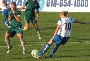 2009년 세인트루이스 애슬레티카를 상대로 경기하는 스미스