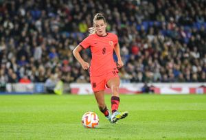 2022년 잉글랜드 소속으로 체코를 상대로 경기하는 툰