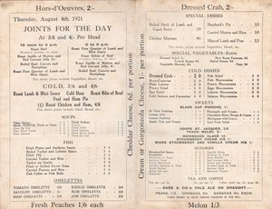 1921년 런던 심슨 그랜드 디반 선술집 메뉴. 전채 요리, 치킨 마렝고, 스페인 올리브 등 외국 음식의 영향을 보여준다.
