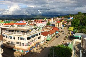 껭퉁을 통과하는 국도 (NH4)