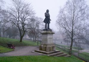 로치데일 브로드필드 공원에 있는 존 브라이트 국회의원 동상