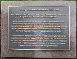 묘지에 있는 앤드루 스트라스 안내판