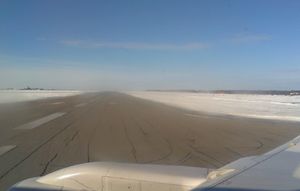 갠더 국제공항 활주로