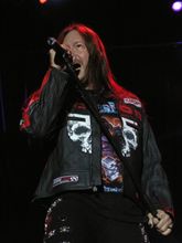 요아킴 칸스는 1996년에 밴드에 합류했다.