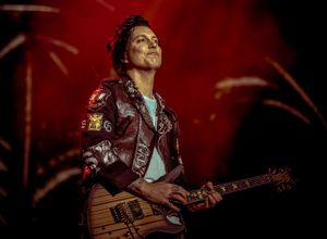 2017년 라이브 공연 중 게이츠