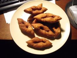 클레이누르(Kleinur), 꼬인 튀김 과자.