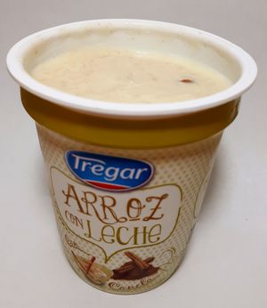 아로스 콘 레체}}<i>