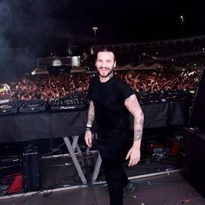 2013년 Seven Music Festival에서 공연하는 스티브 안젤로