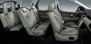 7개의 좌석을 보여주는 디스커버리 스포츠