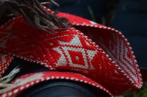 에스토니아 전통 의상에 포함된 천 벨트의 문양