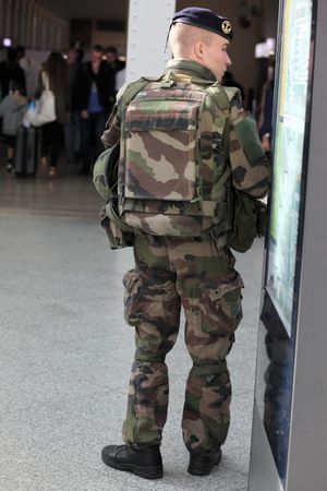 2016년 리옹 기차역에서 경계 근무를 서는 "마르수앵"