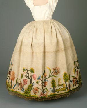 포르투갈에서 실크 자수를 놓은 페티코트