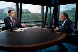 2012년 테퍼가 레온 패네타 미국 국방부 장관을 인터뷰