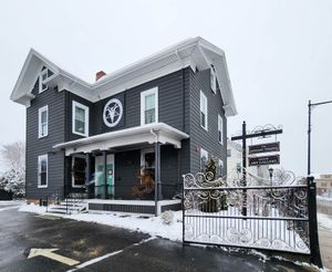 세이럼에 있는 사탄의 성전 본부