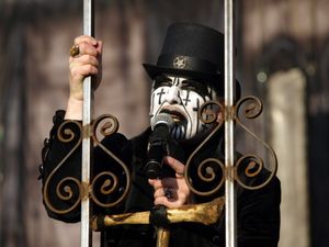 헤비 메탈 가수 킹 다이아몬드(King Diamond)는 사탄교의 일원이다.