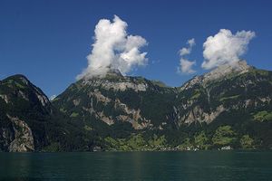 루체른호 너머 바우엔의 풍경