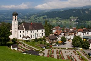 작센의 성 테오둘 가톨릭 교회. 옵발덴 주민의 대다수는 로마 가톨릭 신자이다.