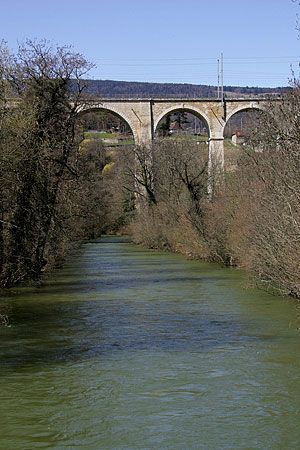 부드리 근처의 아루세강을 건너는 철교