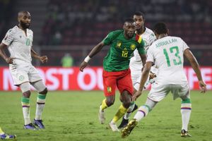 2021년 아프리카 네이션스컵에서 코모로를 상대로 경기하는 토코 에캄비