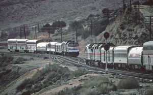 일부 암플리트는 슈퍼라이너 I형 주문이 완료될 때까지 서부 장거리 열차에서 운행되었다. 이 1981년 데저트 윈드에는 헤리티지 차량, 암플리트 I형 식당차, 하이레벨 전환 객차, 슈퍼라이너 I형 객차가 있었다.