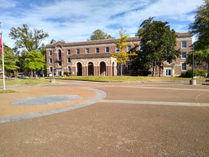 캠퍼스에서 세 번째로 오래된 건물인 스케이트 홀