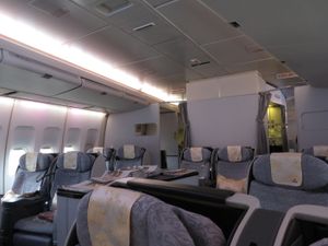 에어 차이나 보잉 747-400의 앵글드 풀 플랫 좌석