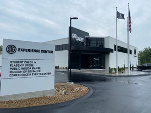 뉴햄프셔주 에핑에 있는 SIG 체험 센터