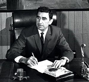 NYIT의 초대 총장 알렉산더 슈어