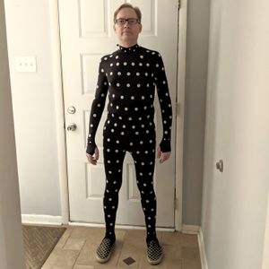 조조수트를 입은 남성