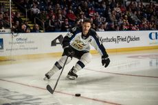 앤드루 아고지노가 2019 AHL 올스타 클래식에서 이글스를 대표하고 있다.