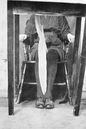 무슬린으로 추정되는 엑토플라즘을 가진 캐슬린 골리거