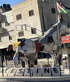 제닌의 말 - 2003년 이스라엘의 도시 침공 당시 파괴된 자동차의 고철과 부품으로 만들어진 도시의 랜드마크로, 2023년 이스라엘군에 의해 철거되었다.