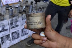 2002년에 만료된 시위 중 사용된 최루탄 사진