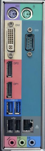 DisplayPort 단자(DP1 및 DP2 표기)를 갖춘 PC 후면 패널의 예.